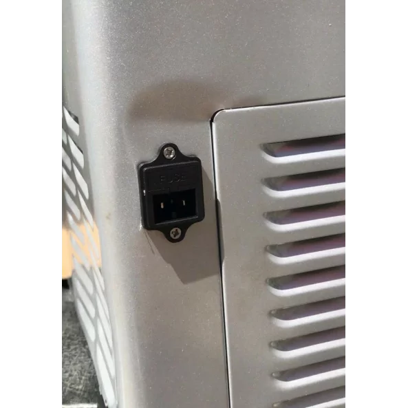 Nevera de coche Smart Cooler 40L con compresor, 12/24/220V, con pantalla LCD y Bluetooth – ¡PRODUCTO REACONDICIONADO!