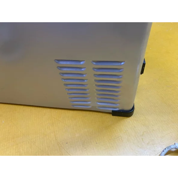 Nevera de coche Smart Cooler 40L con compresor, 12/24/220V, con pantalla LCD y Bluetooth – ¡PRODUCTO REACONDICIONADO!