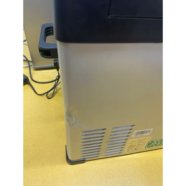 Nevera de coche Smart Cooler 40L con compresor, 12/24/220V, con pantalla LCD y Bluetooth – ¡PRODUCTO REACONDICIONADO!