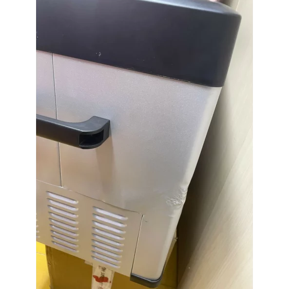 Nevera de coche Smart Cooler 40L con compresor, 12/24/220V, con pantalla LCD y Bluetooth – ¡PRODUCTO REACONDICIONADO!