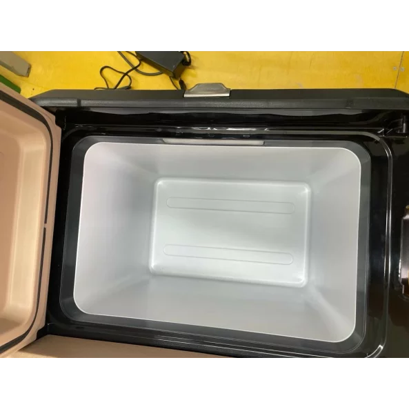 Frigider auto cu compresor smart cooler 55L, cu zona dubla de racire, 12/24/220V, cu display LCD si bluetooth -PRODUS RESIGILAT!