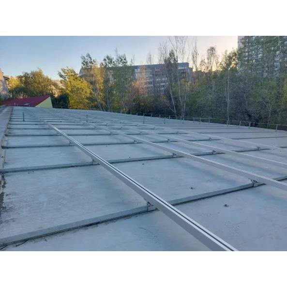 Riel de aluminio para sujeción de paneles solares fotovoltaicos 2,2 m