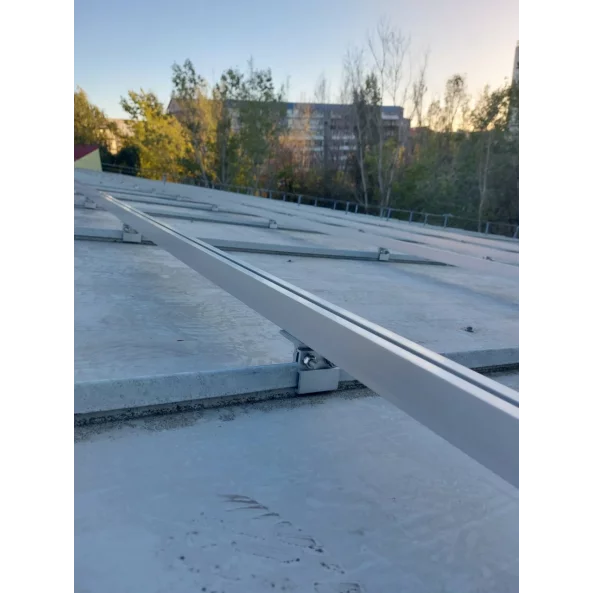 Riel de aluminio para sujeción de paneles solares fotovoltaicos 2,2 m