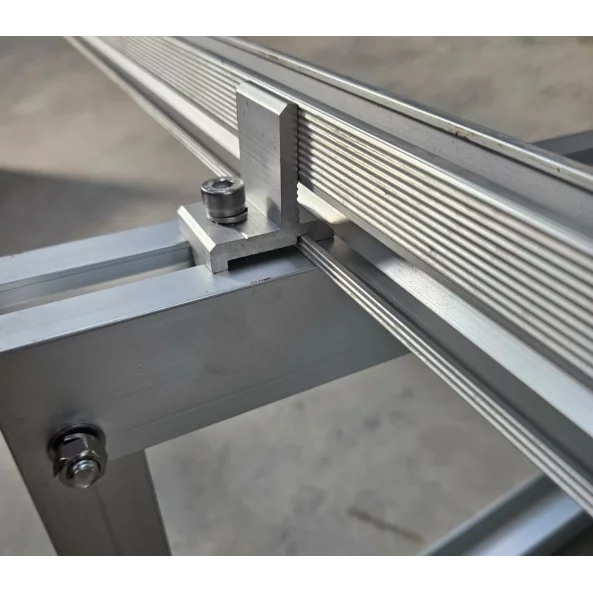 Aluminium rogzito haromszog fotovoltaikus panelekhez L1200, 15 fokos szog