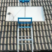 Elektricheski aluminiev asans-or, maksimalna visochina 19 m, s promenliv iegiel za povdigane na tovari i fotovoltaichni solarni paneli