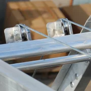 Elektricheski aluminiev asans-or, maksimalna visochina 19 m, s promenliv iegiel za povdigane na tovari i fotovoltaichni solarni paneli