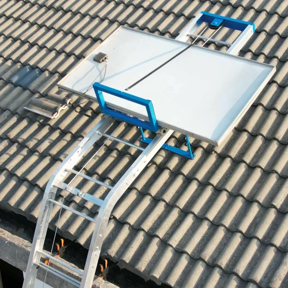 Elektricheski aluminiev asans-or, maksimalna visochina 19 m, s promenliv iegiel za povdigane na tovari i fotovoltaichni solarni paneli