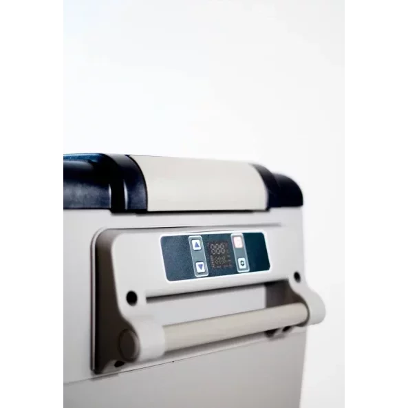 Autó hűtőcsomag kompresszoros Smart Cooler 35L, 12/24/220V, LCD kijelzővel és Bluetooth-tal, 220V-os transzformátorral, zöld díjjal + hőszigetelő védőhuzattal