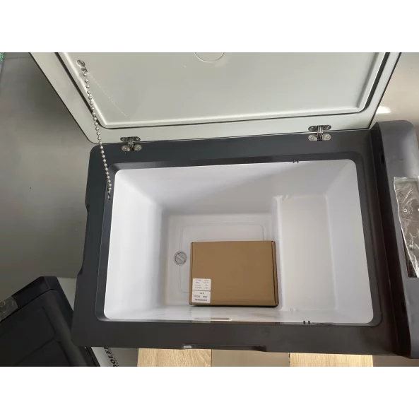 РАЗПЕЧАТАН! Автомобилен хладилник с компресор Smart Cooler 50л, 12/24/220V, с LCD дисплей и Bluetooth, включен трансформатор 220V, включен Еко такс