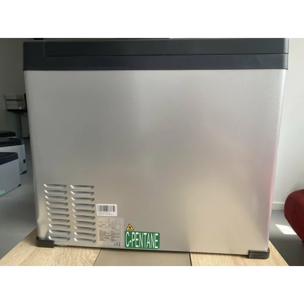 РАЗПЕЧАТАН! Автомобилен хладилник с компресор Smart Cooler 50л, 12/24/220V, с LCD дисплей и Bluetooth, включен трансформатор 220V, включен Еко такс