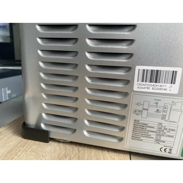 РАЗПЕЧАТАН! Автомобилен хладилник с компресор Smart Cooler 50л, 12/24/220V, с LCD дисплей и Bluetooth, включен трансформатор 220V, включен Еко такс