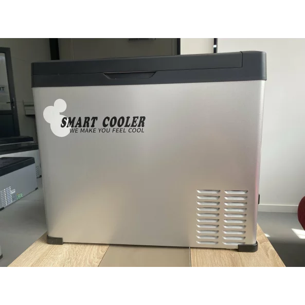 РАЗПЕЧАТАН! Автомобилен хладилник с компресор Smart Cooler 50л, 12/24/220V, с LCD дисплей и Bluetooth, включен трансформатор 220V, включен Еко такс