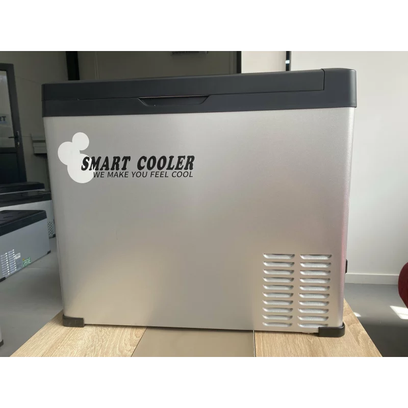 RESIGILAT! Frigider auto cu compresor smart cooler 50l , 12/24/220v, cu display LCD si bluetooth, transformator 220V inclus, taxa verde inclusa