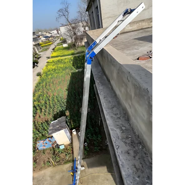 Lift electric din aluminiu înaltime maxima 18 m ,cu unghi variabil pentru ridicarea marfurilor si a panourilor solare fotovoltaice