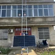 Lift electric din aluminiu înaltime maxima 18 m ,cu unghi variabil pentru ridicarea marfurilor si a panourilor solare fotovoltaice
