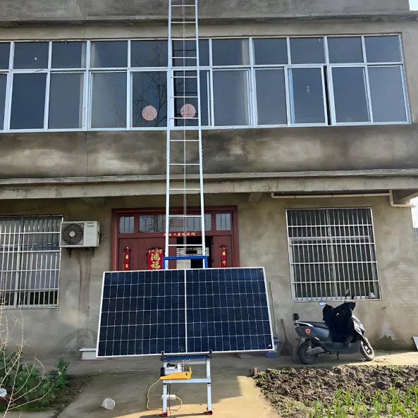 Lift electric din aluminiu înaltime maxima 18 m ,cu unghi variabil pentru ridicarea marfurilor si a panourilor solare fotovoltaice