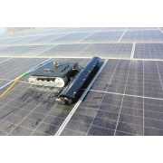 Robot de curățat panouri fotovoltaice controlat de la distanță