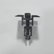 Черна междинна скоба за бързо закрепване 30-40 mm за фотоволтаични панели.