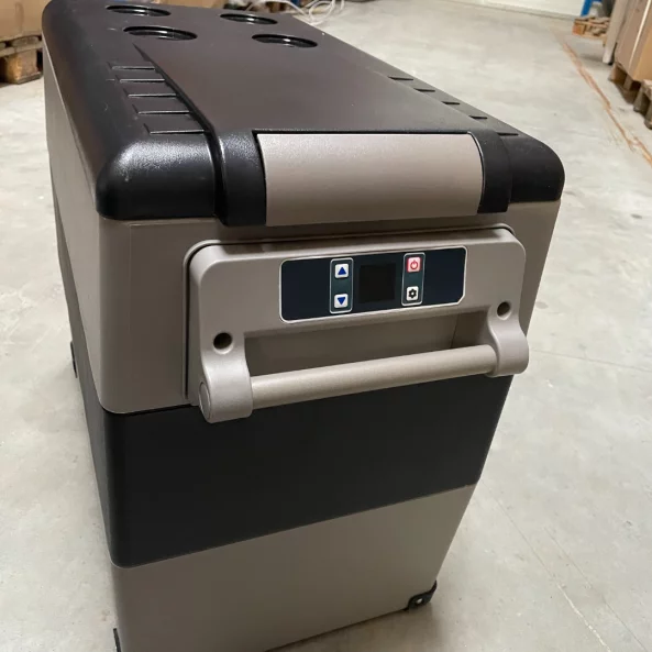 UJRA ZARVA! Autos hutoszekreny intelligens hutovel CF55 kompresszor, 12/24v, LCD kijelzovel es bluetooth-al, zold adot tartalmaz