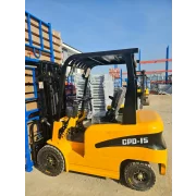 Stivuitor electric , 1500 kg ,inaltime de ridicare 4.5 m ,translatie stanga-dreapta