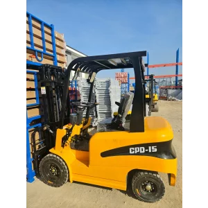 Stivuitor electric , 1500 kg ,inaltime de ridicare 4.5 m ,elevatie stanga-dreapta