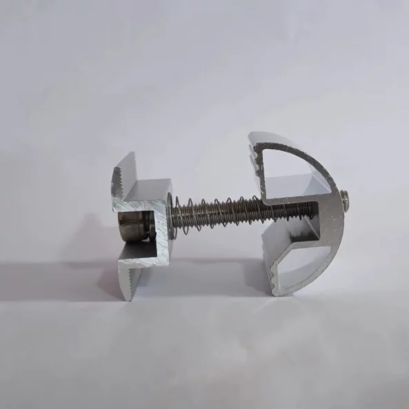 Clema intermediara 30-40 mm pentru sina otel zincat sistem la sol