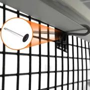 Set de 50 ganchos de acero inoxidable, ideales para la fijación segura de mallas de protección en instalaciones de paneles fotovoltaicos