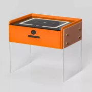 Inteligentno noshchno shkafche s bezzhichno zarezhdane, LED osvetlenie, 1 chekmedzhe za siekhranenie, Bluetooth visokogovoritel i zakliuchvane s priestov otpechatiek - oranzhevo, moderen dizain ot stieklo i diervo