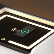 Inteligentno noshchno shkafche s bezzhichno zarezhdane, LED osvetlenie, 1 chekmedzhe za siekhranenie, USB port i Type-C port, 10 W Bluetooth visokogovoritel - antratsitno sivo, moderen dizain ot stieklo i diervo