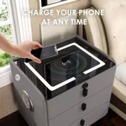 Smart noshchno shkafche s bezzhichno zarezhdane, LED osvetlenie, 3 chekmedzheta, USB port i Type-C port, Bluetooth visokogovoritel i zakliuchvane s priestov otpechatiek - zelen tsviat, moderen dizain ot stieklo i diervo