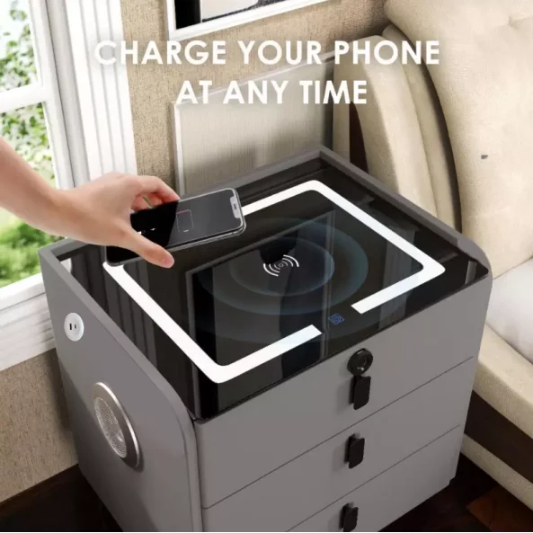 Smart noshchno shkafche s bezzhichno zarezhdane, LED osvetlenie, 3 chekmedzheta, USB port i Type-C port, Bluetooth visokogovoritel i zakliuchvane s priestov otpechatiek - zelen tsviat, moderen dizain ot stieklo i diervo