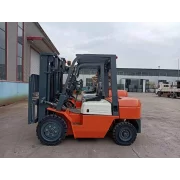 Stivuitor diesel cutie automata , 3500 kg ,inaltime de ridicare de la 3 m la 6 m , translatie stanga-dreapta