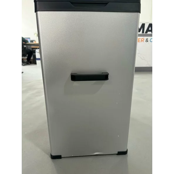 OTNOBO ZAPEChATAN PRODUKT! Khladilnik za kola s kompresoren smart okhladitel 75L, 12/24V, s LCD displei i bluetooth, vkliuchen zelen daniek