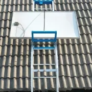 Elektricheski aluminiev asans-or, maksimalna visochina 19 m, s promenliv iegiel za povdigane na tovari i fotovoltaichni solarni paneli