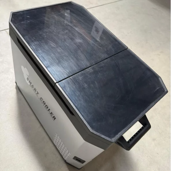 Autós hűtőszekrény kompresszoros smart coolerrel, Bluetooth-kapcsolattal, dupla hűtőzónával, 32,2 literes kapacitással, zöldadóval együtt – ÚJRACSOMAGOLT TERMÉK!