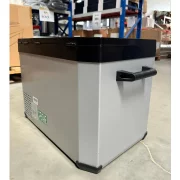 Autós hűtőszekrény kompresszoros smart coolerrel, Bluetooth-kapcsolattal, dupla hűtőzónával, 32,2 literes kapacitással, zöldadóval együtt – ÚJRACSOMAGOLT TERMÉK!