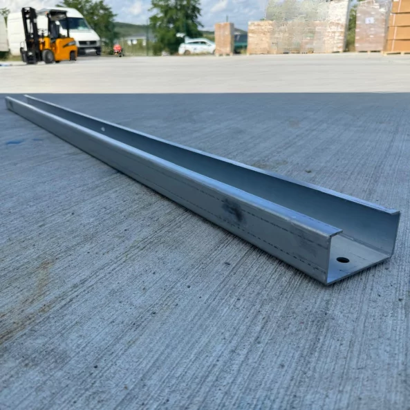 Horganyzott acél C-profil – 2200 mm