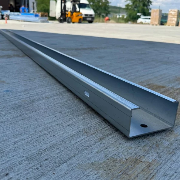 Horganyzott acél C-profil – 3700 mm