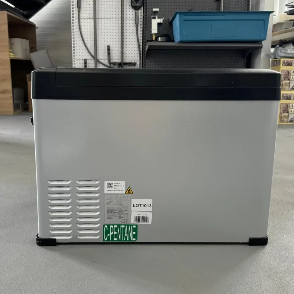 Autós hűtő kompresszorral, Smart Cooler 40L, 12/24 V, LCD kijelzővel és Bluetooth-tal, zöld adóval együtt – ÚJRACSOMAGOLT TERMÉK!
