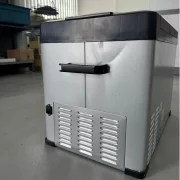 Autós hűtő kompresszorral, Smart Cooler 40L, 12/24 V, LCD kijelzővel és Bluetooth-tal, zöld adóval együtt – ÚJRACSOMAGOLT TERMÉK!