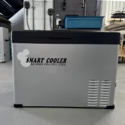 Autós hűtő kompresszorral, Smart Cooler 40l, 12/24 V, LCD kijelzővel és Bluetooth-szal, környezetvédelmi díjjal együtt – ÚJRACSOMAGOLT TERMÉK!