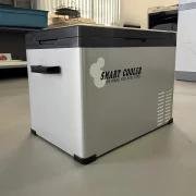Autós hűtő kompresszorral, Smart Cooler 40l, 12/24 V, LCD kijelzővel és Bluetooth-szal, környezetvédelmi díjjal együtt – ÚJRACSOMAGOLT TERMÉK!
