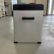 Autós hűtő kompresszorral, smart cooler 50L, 12/24 V, LCD kijelzővel és Bluetooth-szal, zöld adóval együtt – ÚJRACSOMAGOLT TERMÉK!
