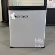 Autós hűtő kompresszorral, Smart Cooler 75L, 12/24V, LCD kijelzővel és Bluetooth-szal, környezetvédelmi díjjal együtt – ÚJRACSOMAGOLT TERMÉK!