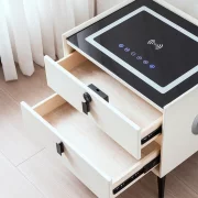 Okos éjjeliszekrény vezeték nélküli töltéssel és LED világítással – fehér szín, 2 tárolófiókkal, modern dizájn – edzett üveg