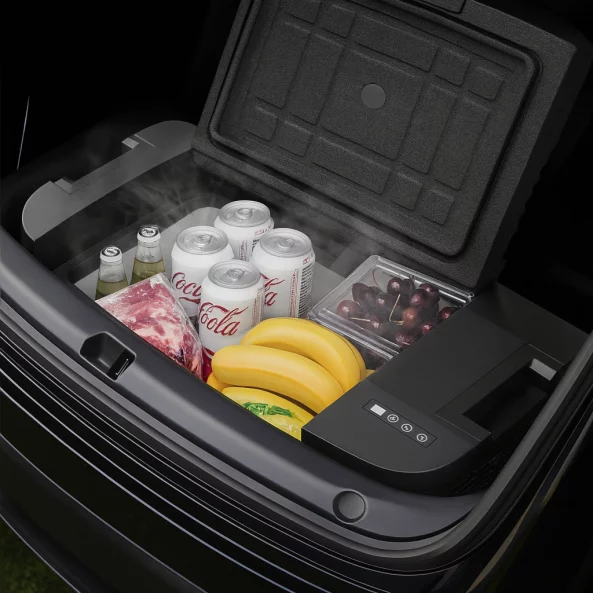 SMART COOLER TSL35 autós hűtőszekrény, 12/24V – Kifejezetten a Tesla Y modellhez tervezve, 35 literes űrtartalommal, kompresszorral, LCD kijelzővel