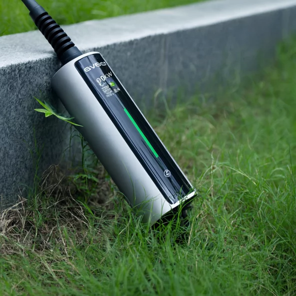 Hordozható, háromfázisú járműtöltő állomás – 22 kW, 32A – Bluetooth és alkalmazáson keresztüli vezérlés