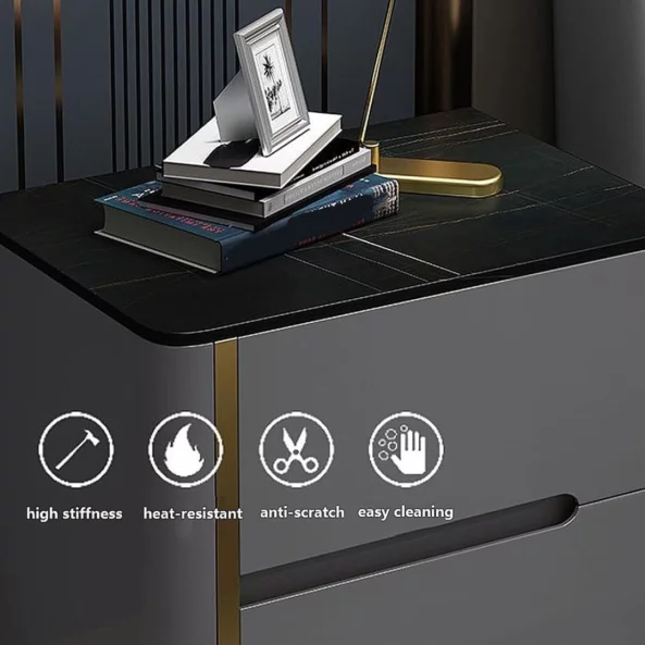 Сиво боядисано нощно шкафче от синтерован камък, дъбово дърво и метал – с 3 чекмеджета за съхранение