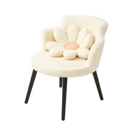 Елегантен стол с флорален дизайн, тапициран с текстил и метални крака