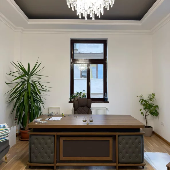 Birou directorial cu dulap lateral mobil-design elegant ,dimensiuni W1800*D900*H750